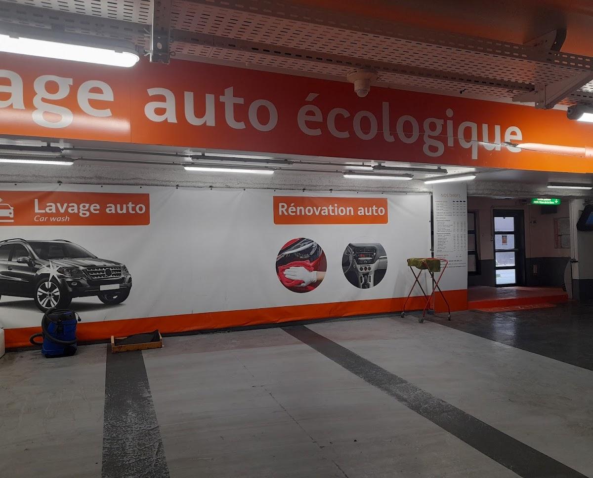 Centre de nettoyage voiture Lavage auto Cergy-Pontoise - Les arts EFFIA à Cergy - À la main