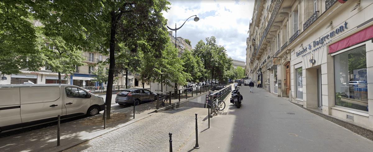 Centre de nettoyage voiture Lavage à la main Paris 17 - Parking Mac Mahon à Paris - À la main