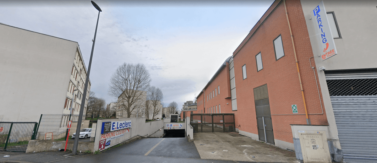 Centre de nettoyage voiture Lavage auto à la main Bobigny - SAMYTEK à Bobigny - À la main