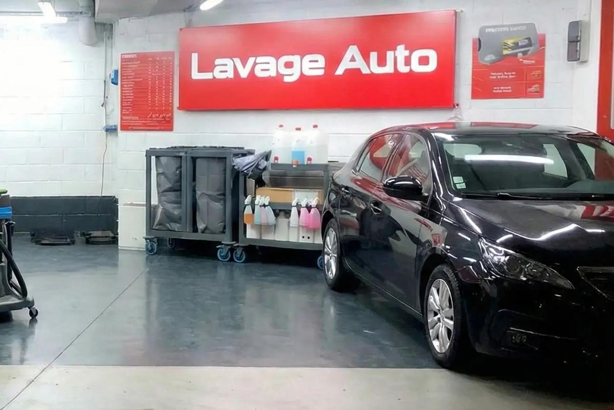 Centre de nettoyage voiture Nettoyage auto Villiers - Les armoiries  à Bry-sur-Marne - À la main